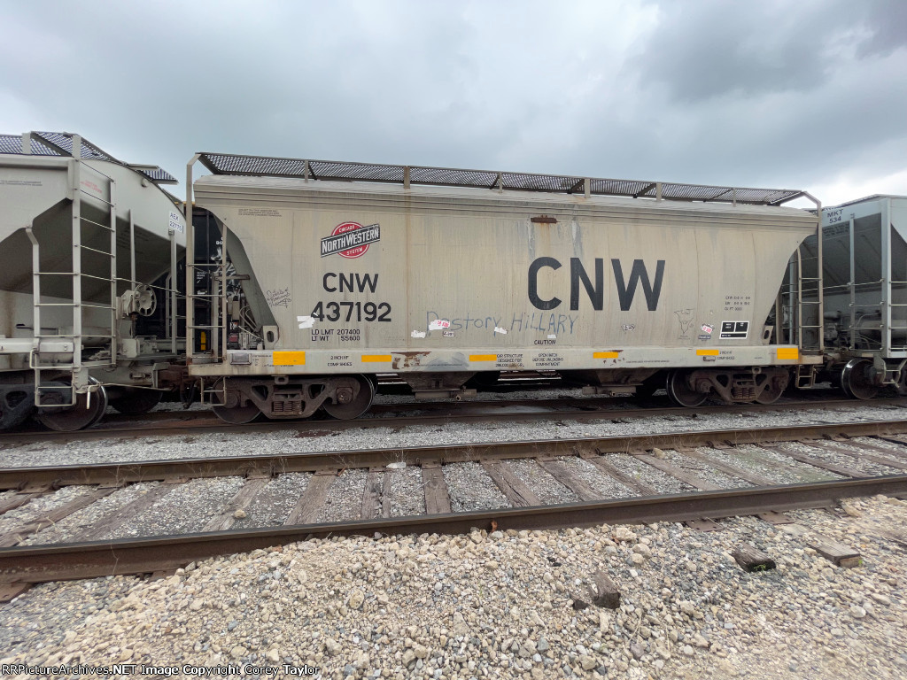 CNW 437192